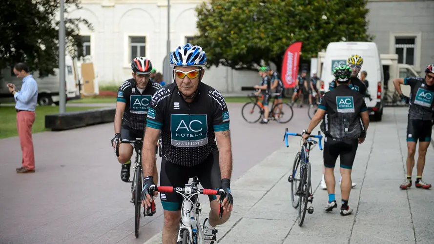 XXVII Ruta Xacobea en bici de AC Hoteles, con más de 70 participantes como Antonio Catalán o Indurain. PABLO LASAOSA (13)