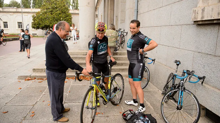 XXVII Ruta Xacobea en bici de AC Hoteles, con más de 70 participantes como Antonio Catalán o Indurain. PABLO LASAOSA (20)