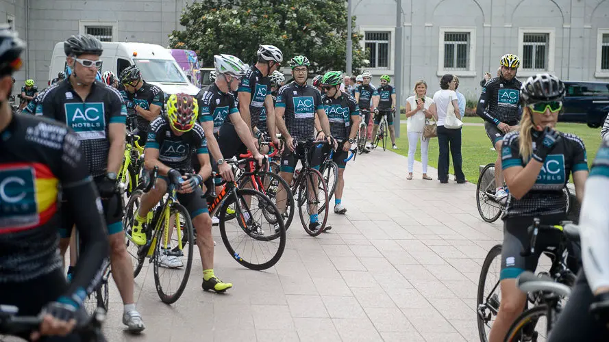XXVII Ruta Xacobea en bici de AC Hoteles, con más de 70 participantes como Antonio Catalán o Indurain. PABLO LASAOSA (22)