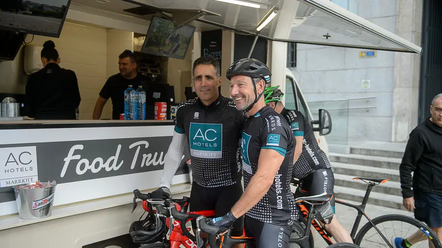 XXVII Ruta Xacobea en bici de AC Hoteles, con más de 70 participantes como Antonio Catalán o Indurain. PABLO LASAOSA (24)