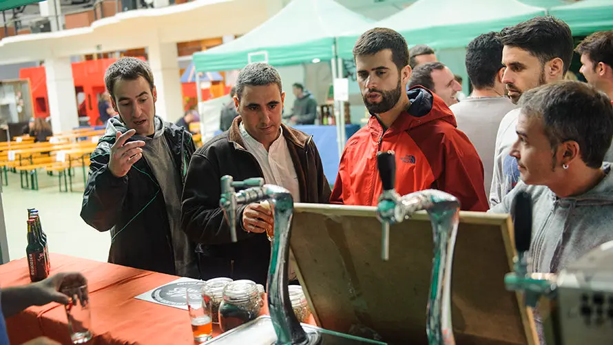 Sanferbeer, la feria de la cerveza artesanal de Pamplona. MIGUEL OSÉS (5)