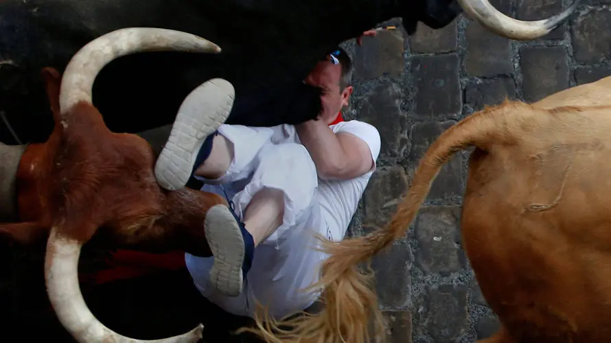 Primer encierro de San Fermín con toros de Cebada Gago en la Plaza del Ayuntamiento 21 REUTERS