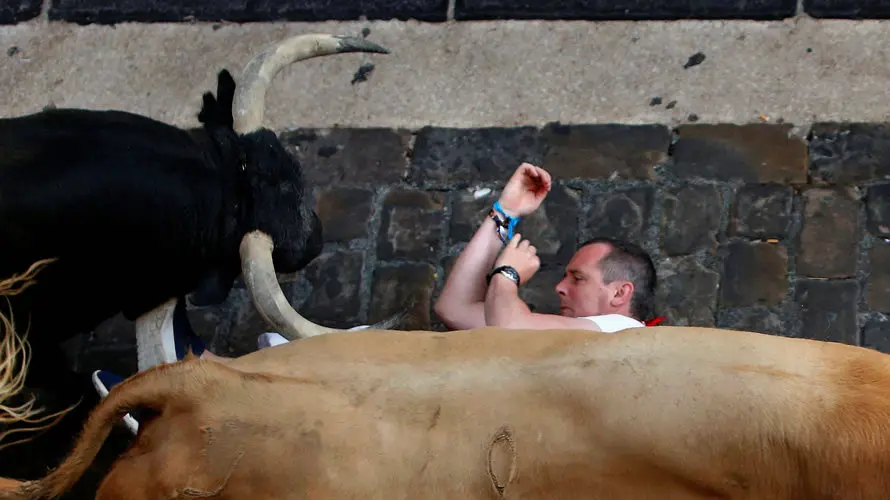 Primer encierro de San Fermín con toros de Cebada Gago en la Plaza del Ayuntamiento 22 REUTERS
