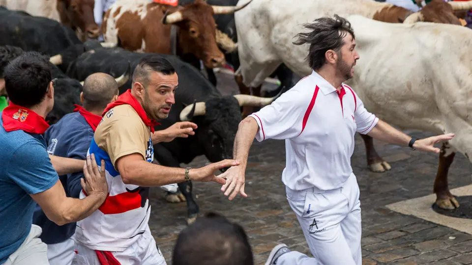Tercer encierro de San Fermín 2017 con toros de Puerto de San Lorenzo (06). IÑIGO ALZUGARAY