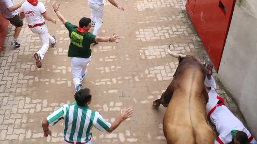 Huracán entra a la Plaza de Toros en cabeza. MIGUEL FERNANDEZ (3)