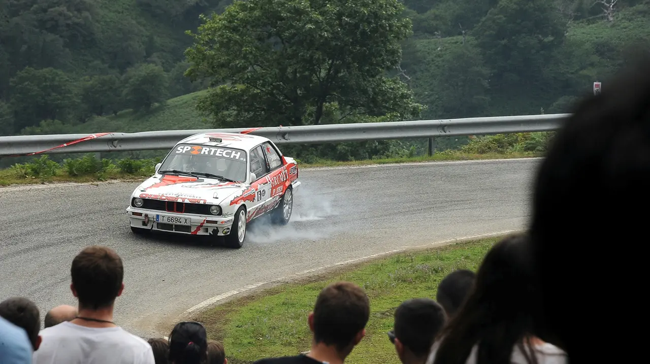 6 Euskadi Racing. Txus Jaio / Borja Agirregomezkorta. Bmw E30