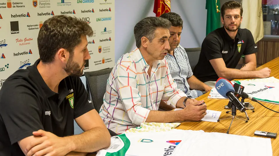 Presentación de los fichajes de Helvetia Anaitasuna Raúl Nantes y Cristian Martínez (17). IÑIGO ALZUGARAY