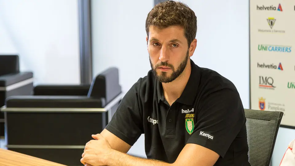 Presentación de los fichajes de Helvetia Anaitasuna Raúl Nantes y Cristian Martínez (18). IÑIGO ALZUGARAY