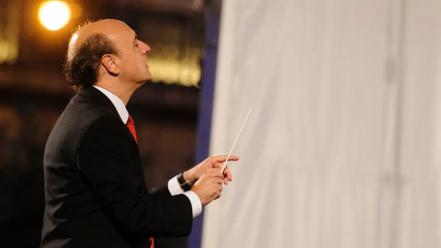 El Orfeón Pamplones y la Pamplonesa en la Plaza del Castillo. MIGUEL OSÉS_1