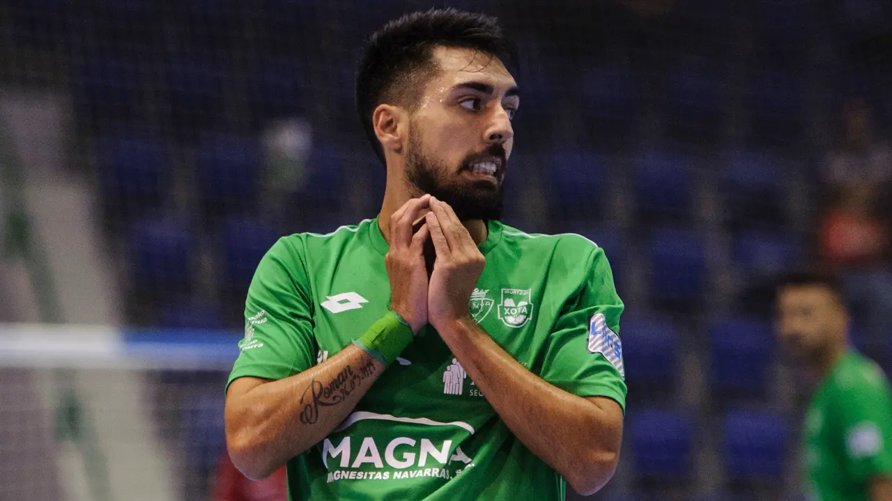 Primer partido de la temporada del Osasuna Magna en el Pabellón Anaitasuna. MIGUEL OSÉS_10