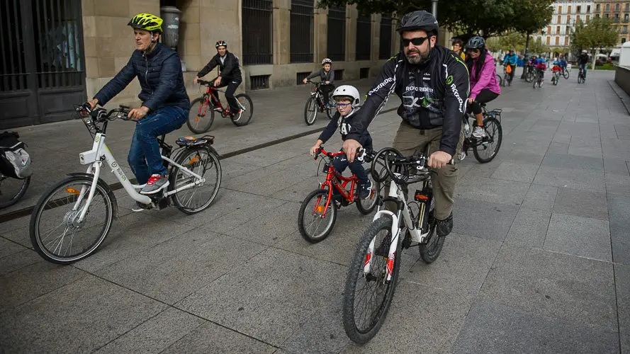 Ciclomarcha infantil y familiar en Pamplona, organizada dentro del Mes de la Movilidad. PABLO LASAOSA (16)