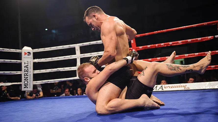 El Pabellón Anaitasuna acoge una velada mixta de deportes de combate. MIGUEL OSÉS_7