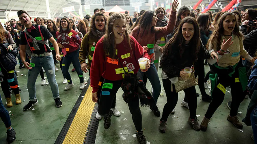 La carpa Universitaria de Invierno de 2017 reúne a miles de jovenes en Amaya. MIGUEL OSÉS (9)