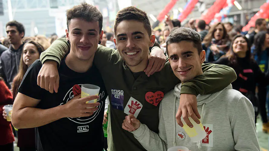 La carpa Universitaria de Invierno de 2017 reúne a miles de jovenes en Amaya. MIGUEL OSÉS (13)