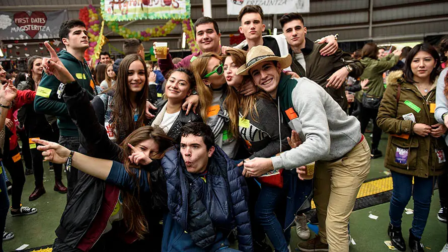 La carpa Universitaria de Invierno de 2017 reúne a miles de jovenes en Amaya. MIGUEL OSÉS (27)