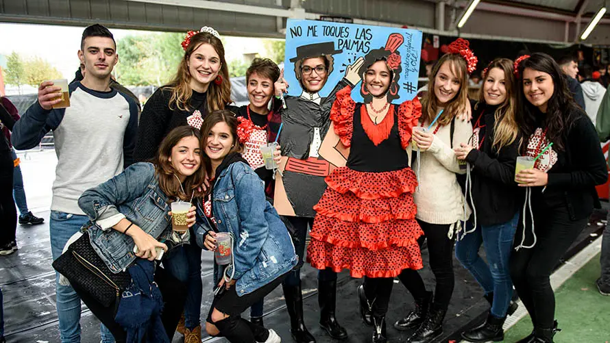 La carpa Universitaria de Invierno de 2017 reúne a miles de jovenes en Amaya. MIGUEL OSÉS (52)