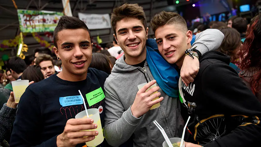 La carpa Universitaria de Invierno de 2017 reúne a miles de jovenes en Amaya. MIGUEL OSÉS (77)