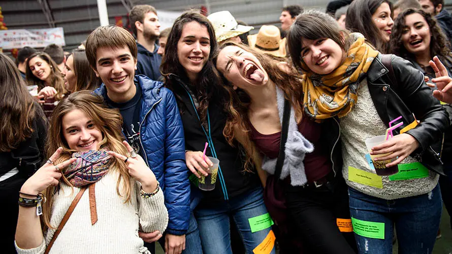 La carpa Universitaria de Invierno de 2017 reúne a miles de jovenes en Amaya. MIGUEL OSÉS (90)