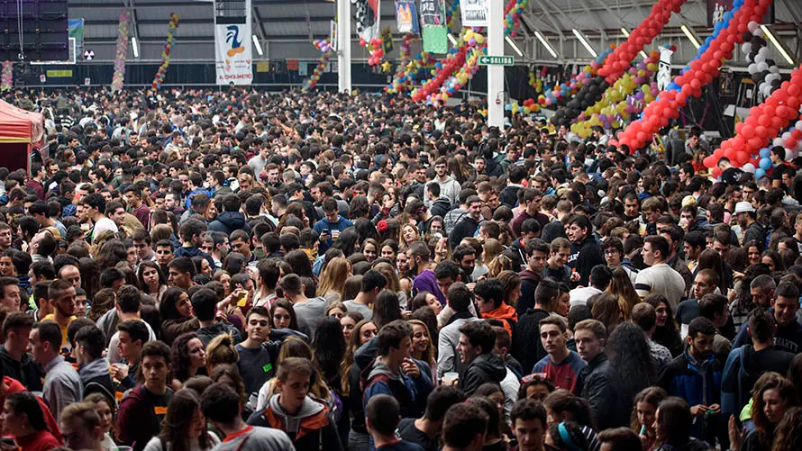 La carpa Universitaria de Invierno de 2017 reúne a miles de jovenes en Amaya. MIGUEL OSÉS (95)