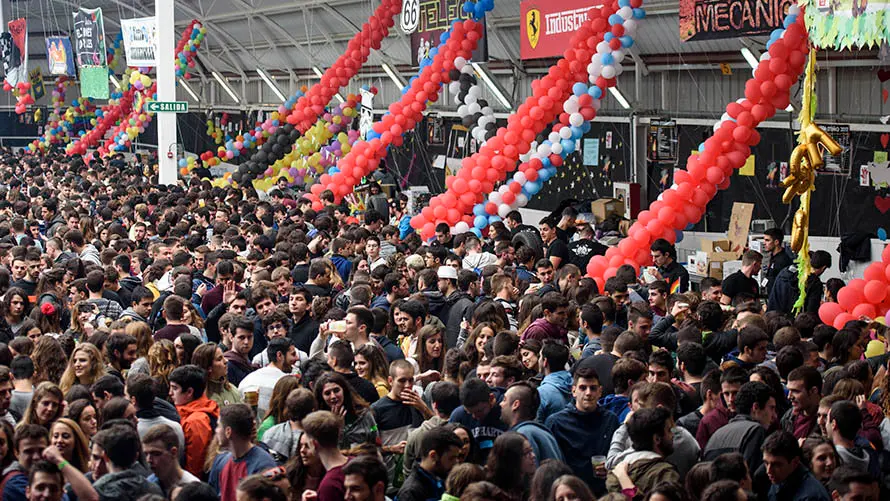 La carpa Universitaria de Invierno de 2017 reúne a miles de jovenes en Amaya. MIGUEL OSÉS (99)