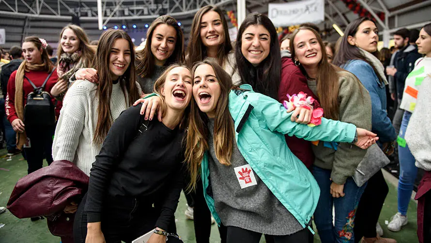 La carpa Universitaria de Invierno de 2017 reúne a miles de jovenes en Amaya. MIGUEL OSÉS (111)