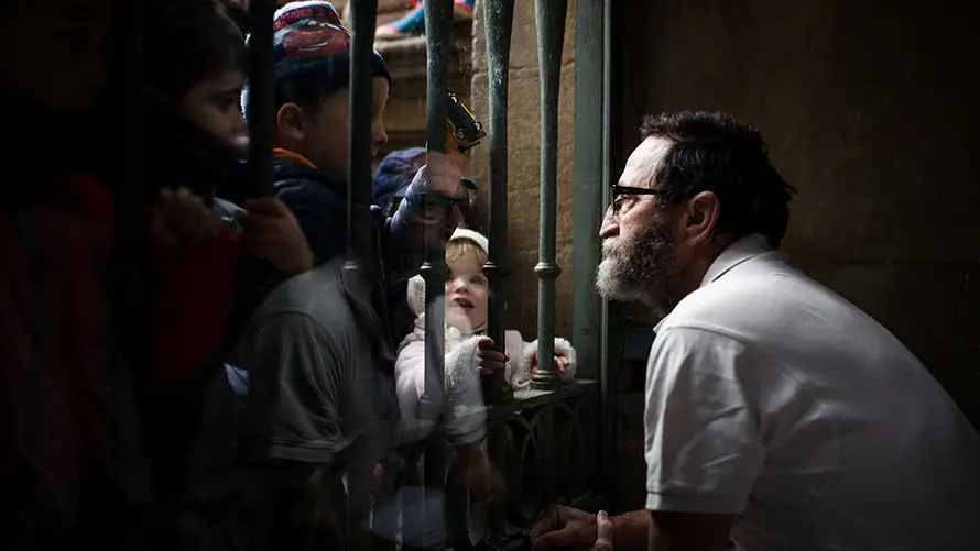 Los momentos previos a la salida de la comparsa de gigantes y la corporación en San Saturnino. MIGUEL OSÉS (4)