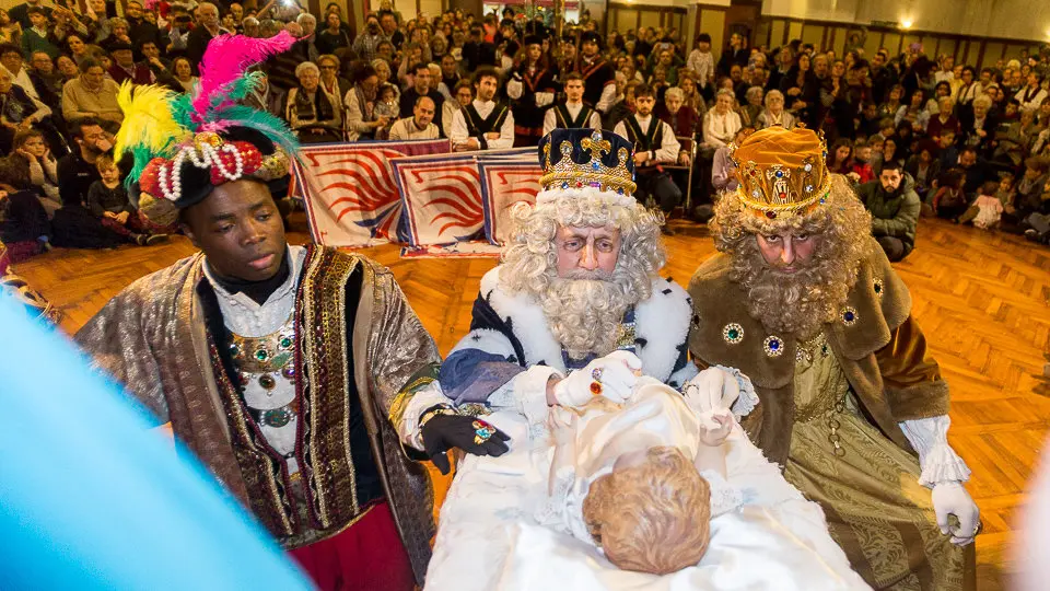 Visita de los Reyes Magos a la Casa de la Misericordia de Pamplona (08). IÑIGO ALZUGARAY