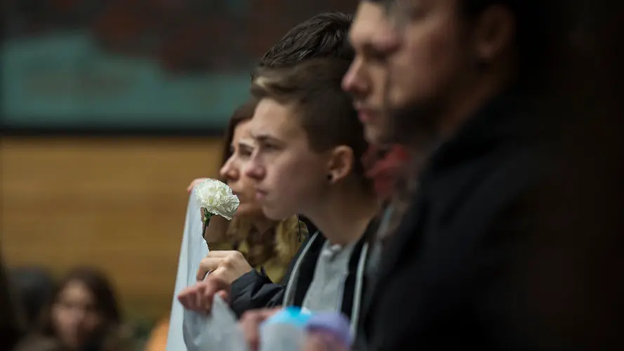 Concentración en homenaje al menor transexual vizcaíno muerto esta semana, organizada por la asociación Kattalingorri con el lema _Ekai, Nafarroa zurekin_ ('Ekai, Navarra contigo'). PABLO LASAOS (4)