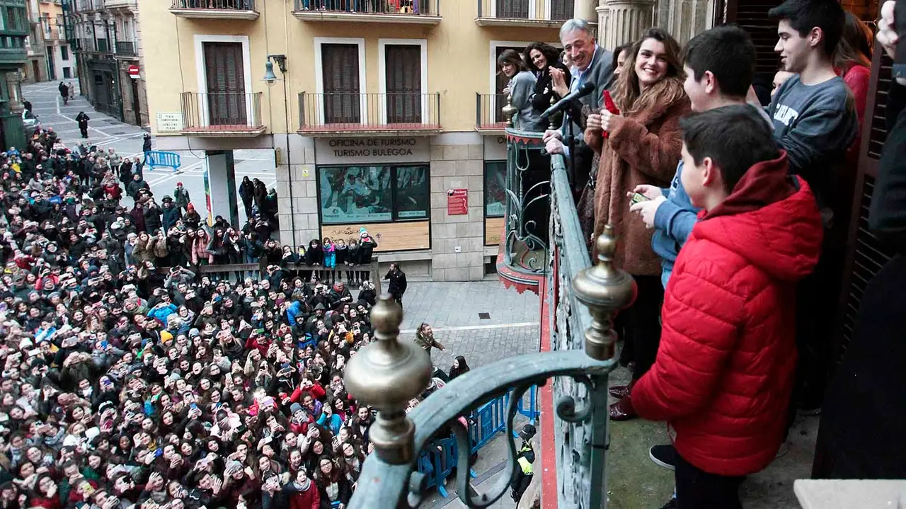 Amaia, ganadora de OT 2017 llega la recepción al Ayuntamiento de Pamplona