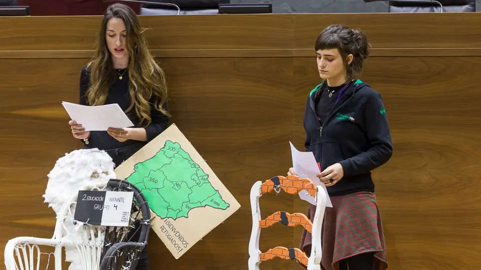 Encuentro entre alumnado de diversos centros educativos y representantes políticos del Parlamento, organizado por Alboan (17). IÑIGO ALZUGARAY
