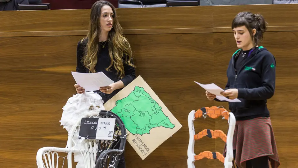 Encuentro entre alumnado de diversos centros educativos y representantes políticos del Parlamento, organizado por Alboan (18). IÑIGO ALZUGARAY