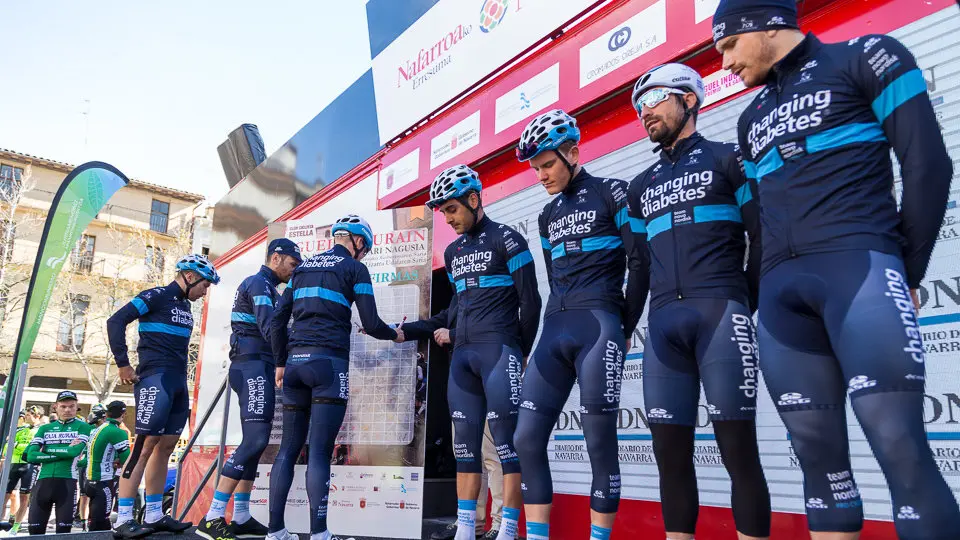 Salida de la XX edición del Gran Premio Miguel Induráin en Estella (04). IÑIGO ALZUGARAY