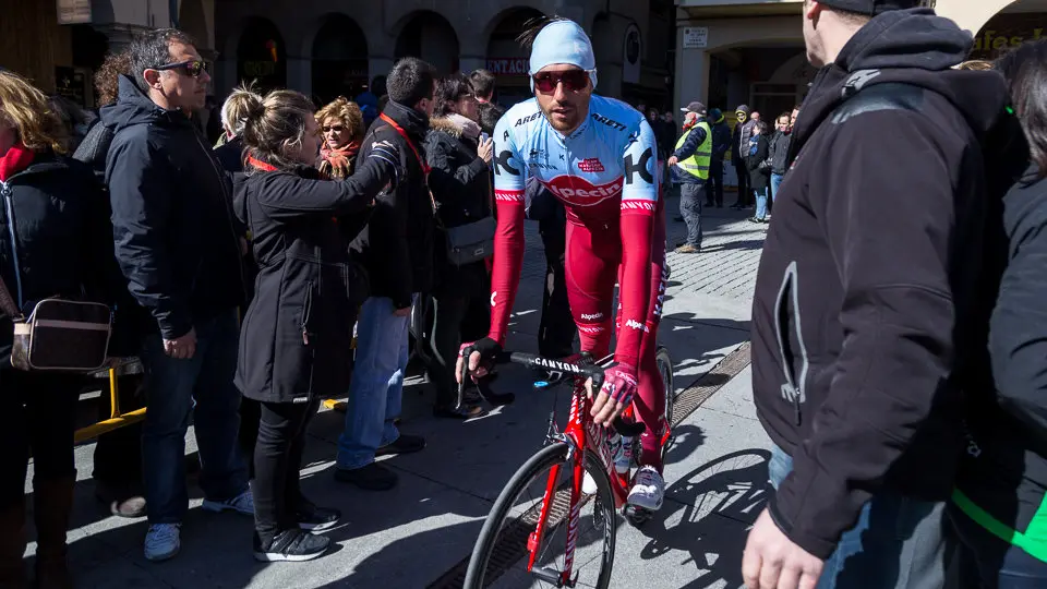 Salida de la XX edición del Gran Premio Miguel Induráin en Estella (05). IÑIGO ALZUGARAY