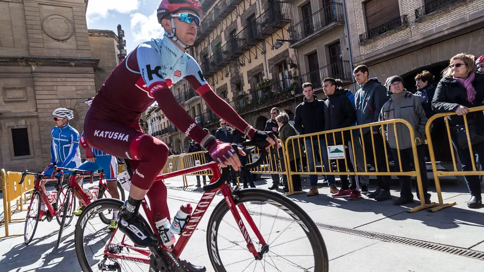 Salida de la XX edición del Gran Premio Miguel Induráin en Estella (11). IÑIGO ALZUGARAY