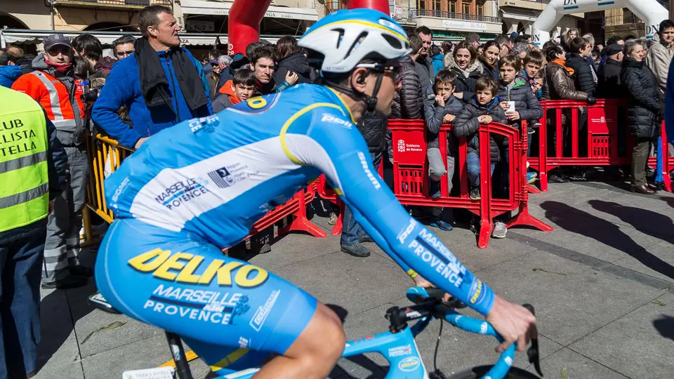 Salida de la XX edición del Gran Premio Miguel Induráin en Estella (13). IÑIGO ALZUGARAY