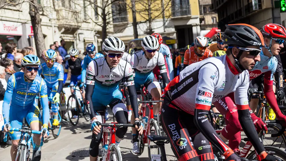 Salida de la XX edición del Gran Premio Miguel Induráin en Estella (37). IÑIGO ALZUGARAY