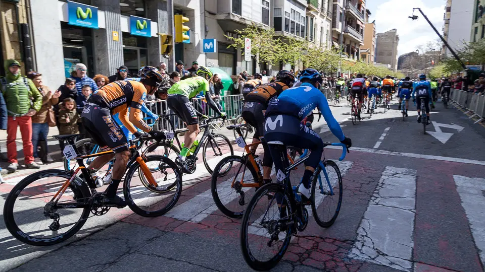 Salida de la XX edición del Gran Premio Miguel Induráin en Estella (41). IÑIGO ALZUGARAY