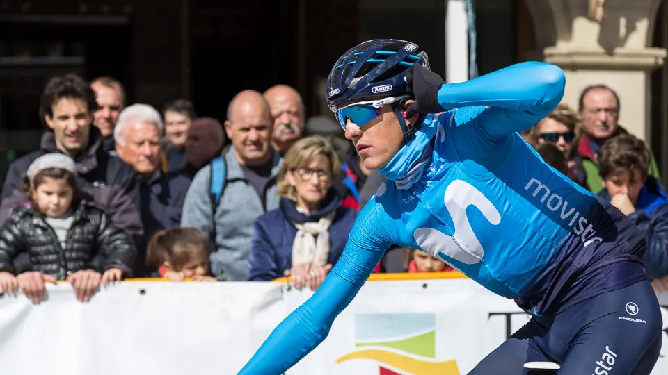 Corredores del equipo Movistar Team en el control de firmas del XX Gran Premio Miguel Induráin (16). IÑIGO ALZUGARAY