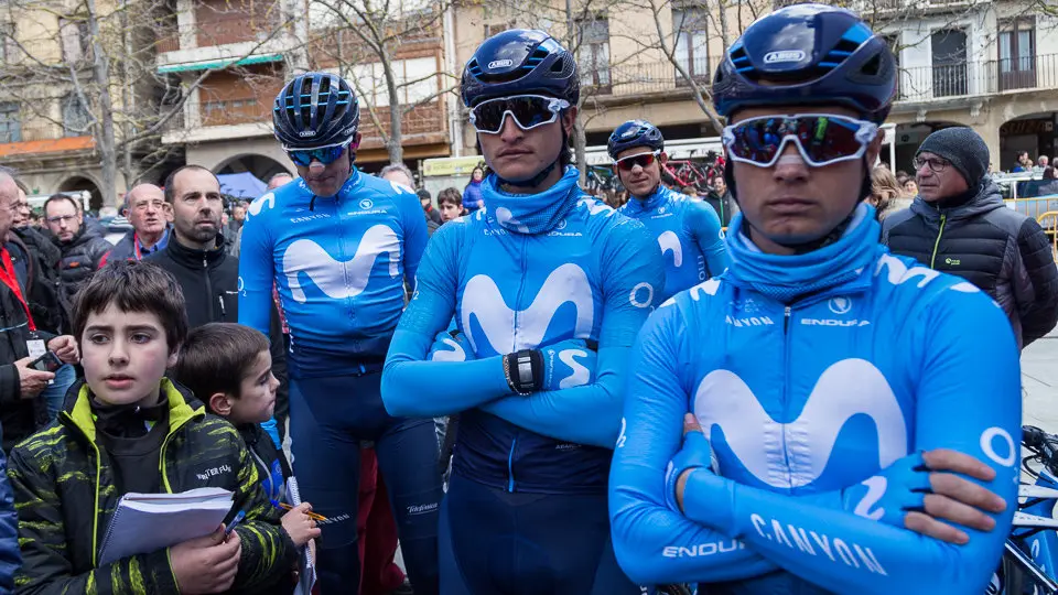 Corredores del equipo Movistar Team en el control de firmas del XX Gran Premio Miguel Induráin (03). IÑIGO ALZUGARAY