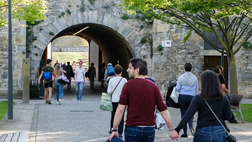 Tarde primaveral en el Parque Yamaguchi de Pamplona. Tiempo, calor, sol. (4). IÑIGO ALZUGARAY