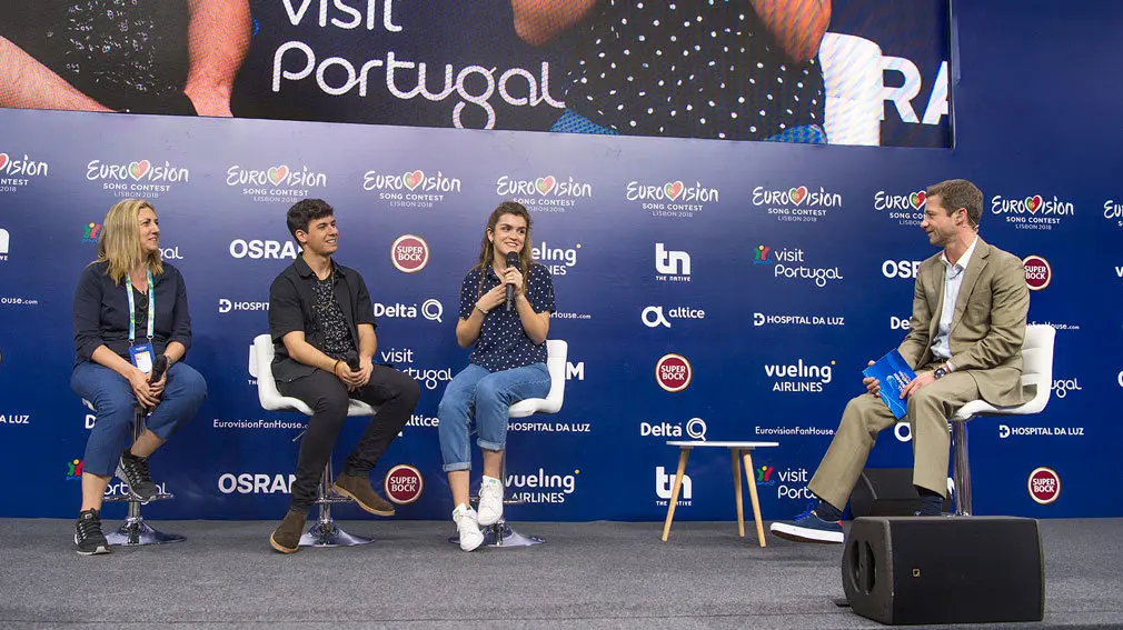 La navarra Amaia Romero junto a Alfred García durante la rueda de prensa posterior a su primer ensayo en Eurovisión. Foto RTVE