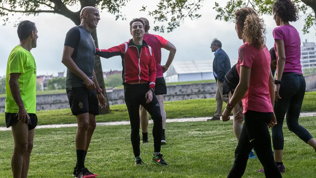 Master Class y entrenamiento por la ciudad con el exatleta Reyes Estévez en el marco de la Media Maratón de Pamplona (45). IÑIGO ALZUGARAY
