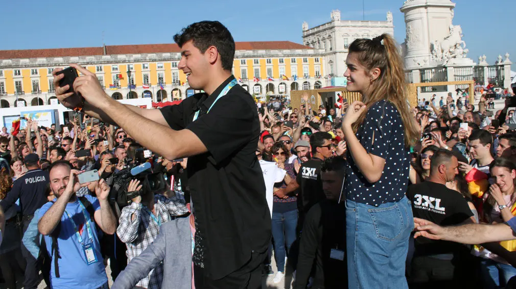 Cientos de eurofans han arropado a Amaia Romero y Alfred García en Lisboa. CRISTIAN BETELU (9)