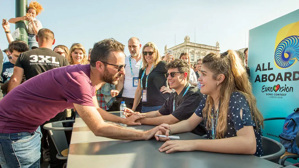 Cientos de eurofans han arropado a Amaia Romero y Alfred García en Lisboa TVE (2)