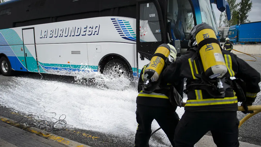 Realización del primer simulacro de incendio y evacuación de un autobús escolar que se lleva a cabo en Navarra. PABLO LASAOSA08
