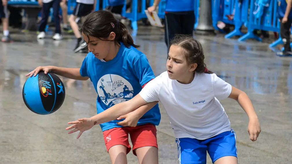 Plaza 3x3 CaixaBak con más de 1.400 jugadores inscritos y con Fernando Romay como embajador de la Federación Española de Baloncesto. PABLO LASAOSA 20
