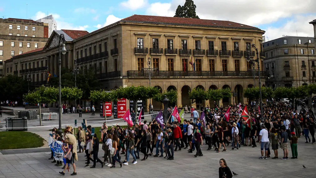 Ernai se manifiesta en rechazo a la sentencia por la agresión de dos guardias civiles en Alsasua. PABLO LASAOSA 08