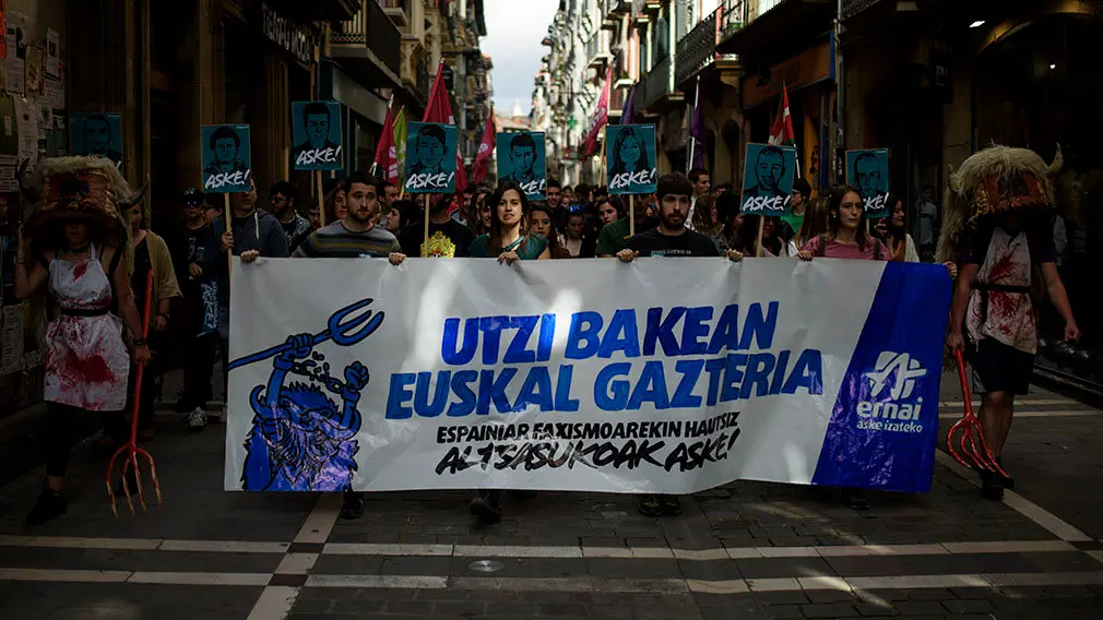 Manifestación convocada por el colectivo Ernai en rechazo a la sentencia por la agresión a dos guardias civiles en Alsasua.. MIGUEL OSÉS_1