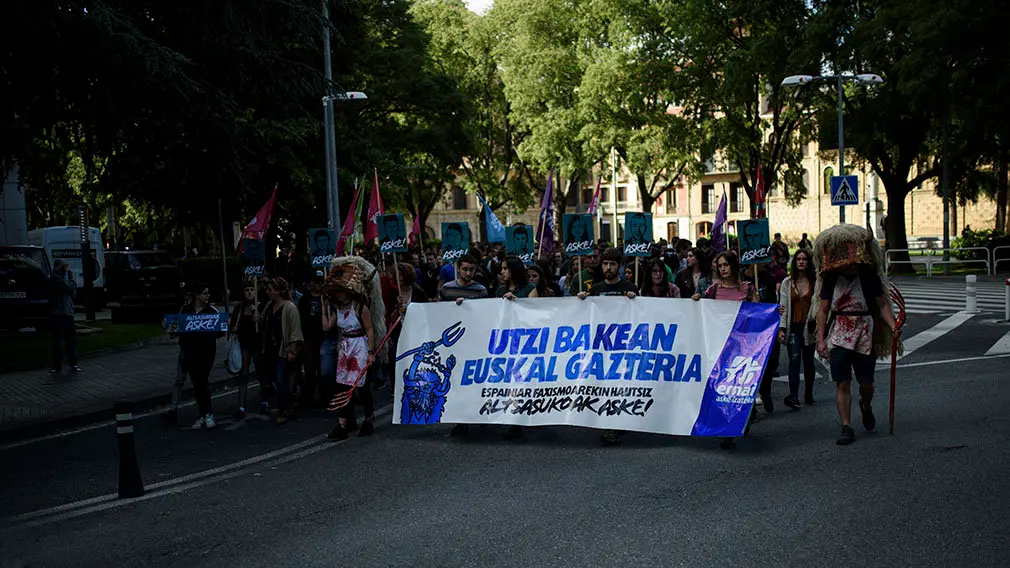 Manifestación convocada por el colectivo Ernai en rechazo a la sentencia por la agresión a dos guardias civiles en Alsasua.. MIGUEL OSÉS_3