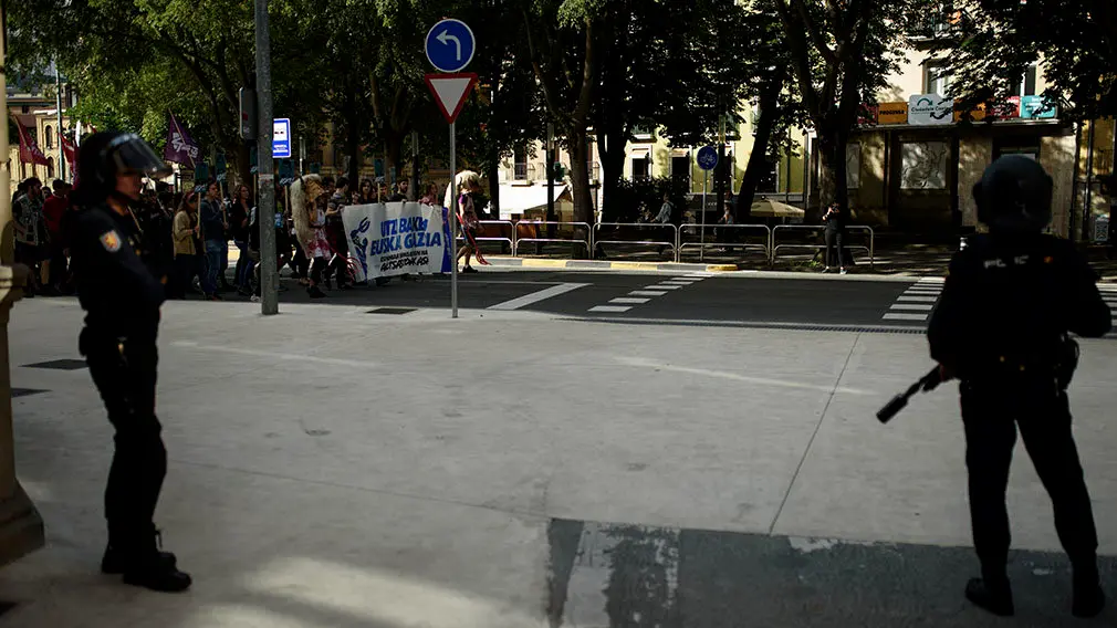 Manifestación convocada por el colectivo Ernai en rechazo a la sentencia por la agresión a dos guardias civiles en Alsasua.. MIGUEL OSÉS_4